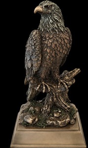 Elegant ørnefigur i bronze på stabil base